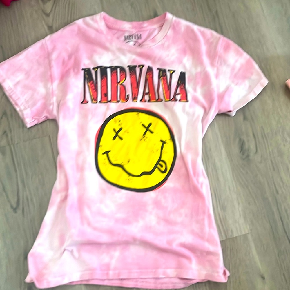 Nirvanna Graphic tee!